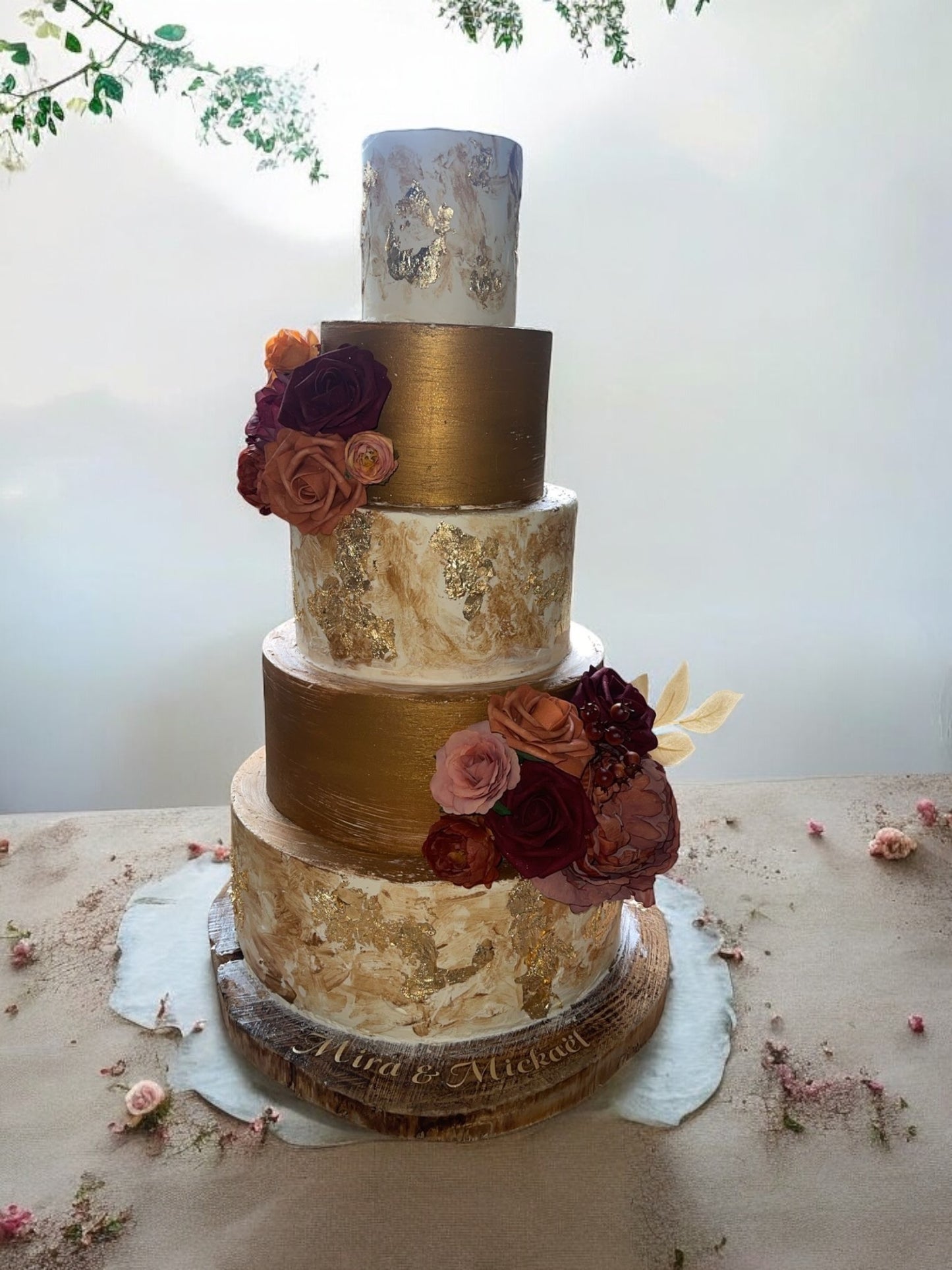 Wedding Cake Personnalisé – L’élégance sur-mesure pour le plus beau jour de votre vie