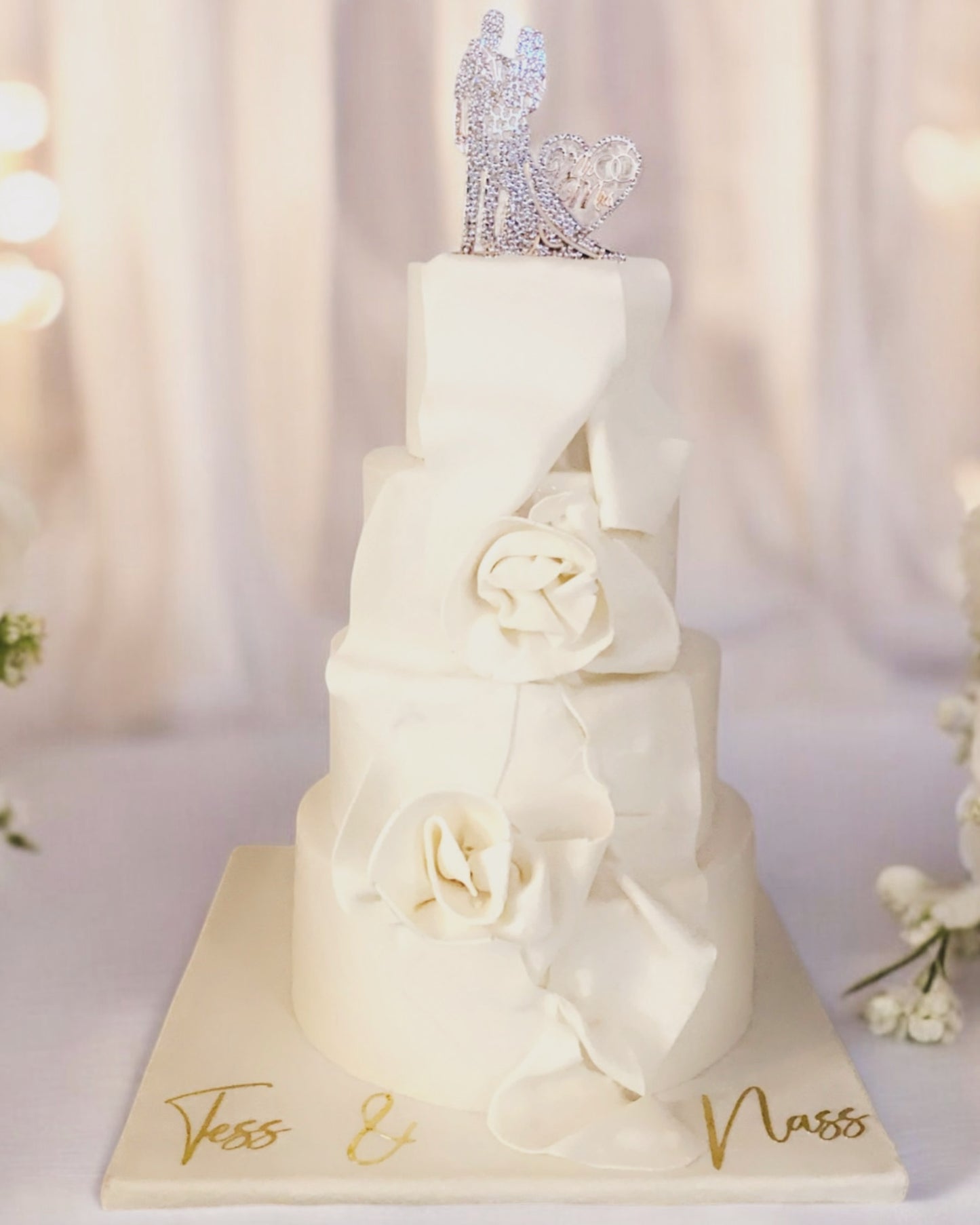 Wedding Cake Personnalisé – L’élégance sur-mesure pour le plus beau jour de votre vie
